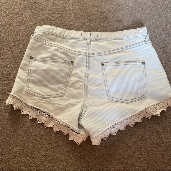 Free People high waisted denim shorts - size 30 - Picture 4 of 4